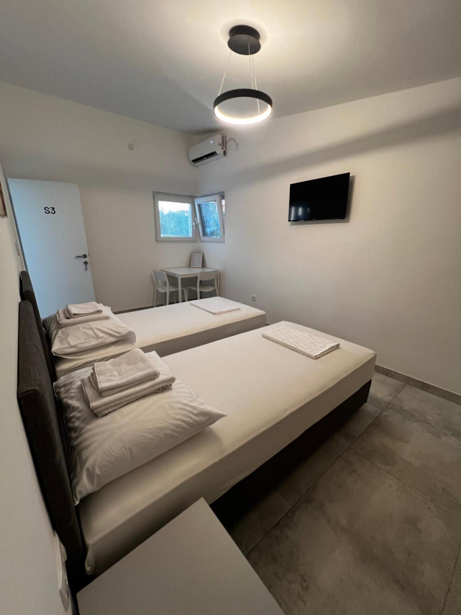 Apartmani Lovren 诺瓦利娅 外观 照片