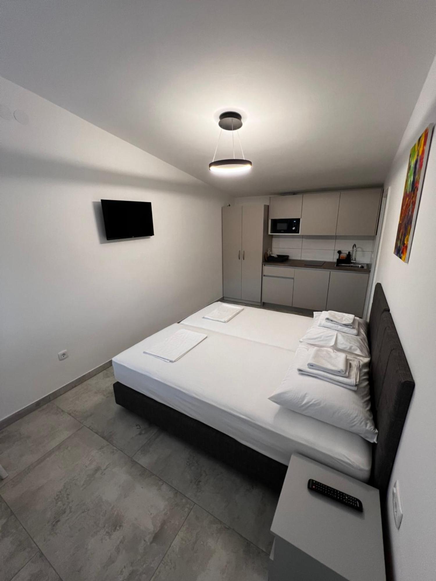 Apartmani Lovren 诺瓦利娅 外观 照片