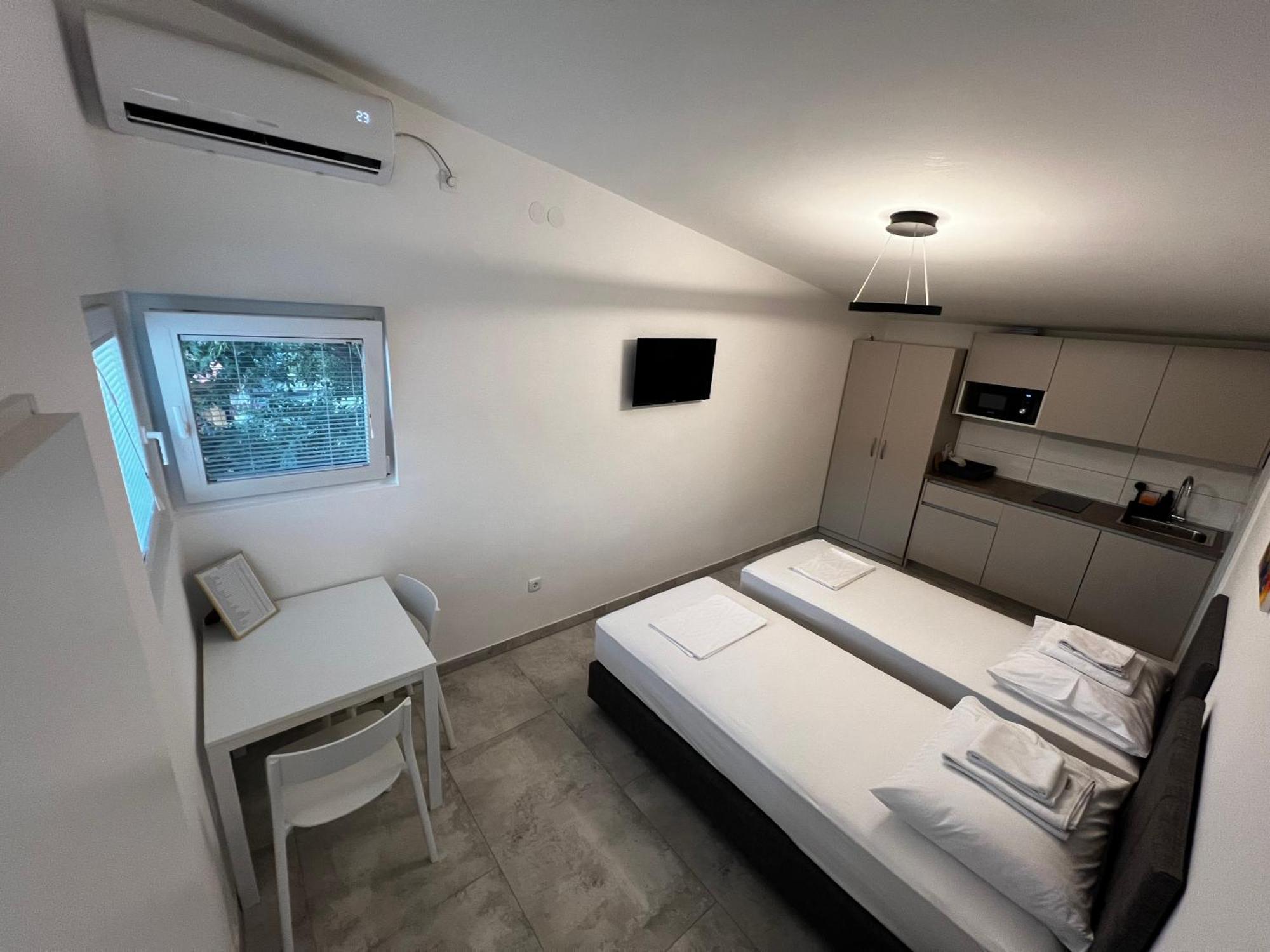 Apartmani Lovren 诺瓦利娅 外观 照片