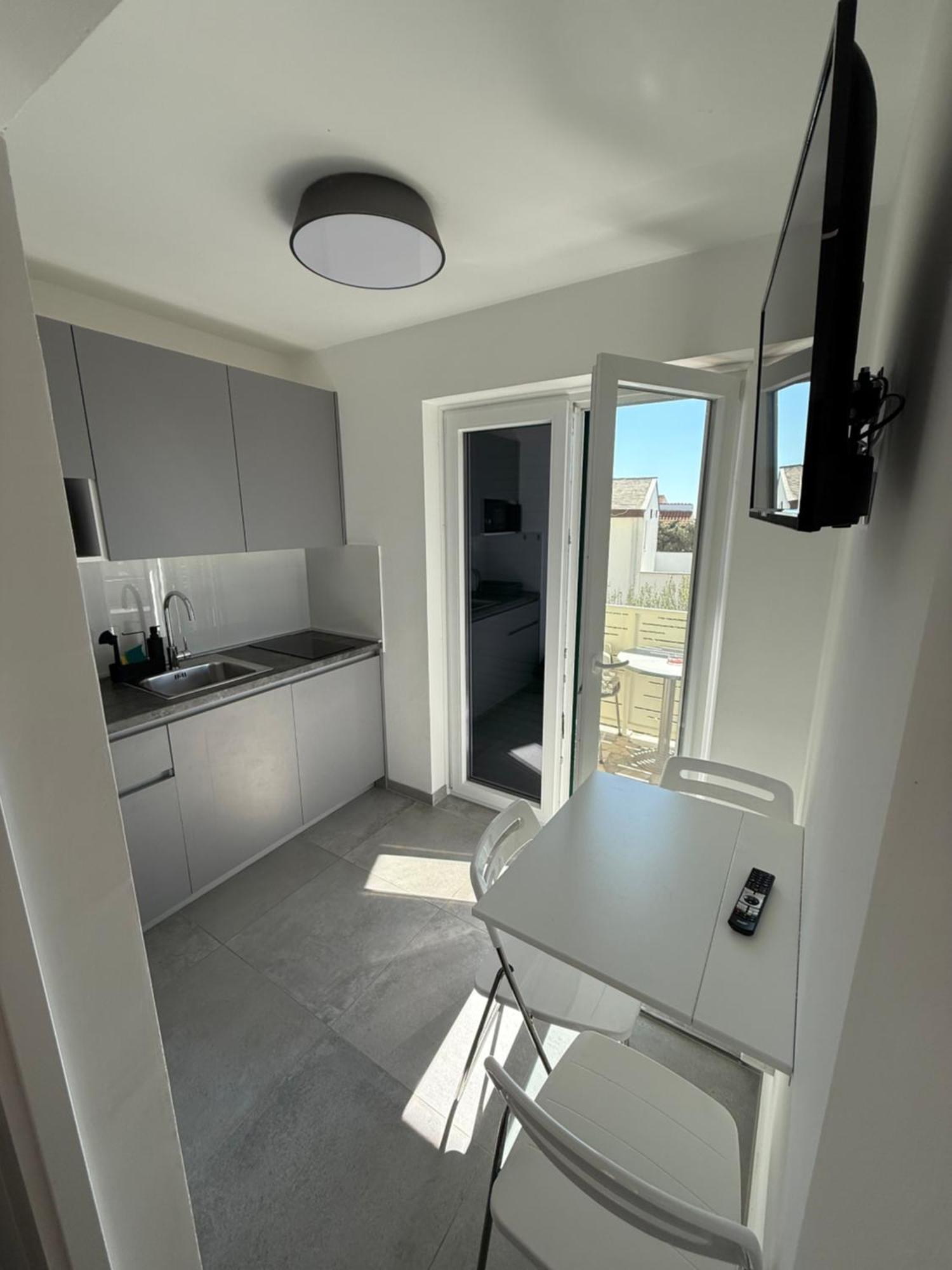 Apartmani Lovren 诺瓦利娅 外观 照片